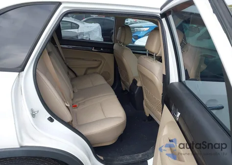 2011 Kia Sorento Lx V6 z USA, uszkodzony, nr VIN 5XYKTDA22BG082530